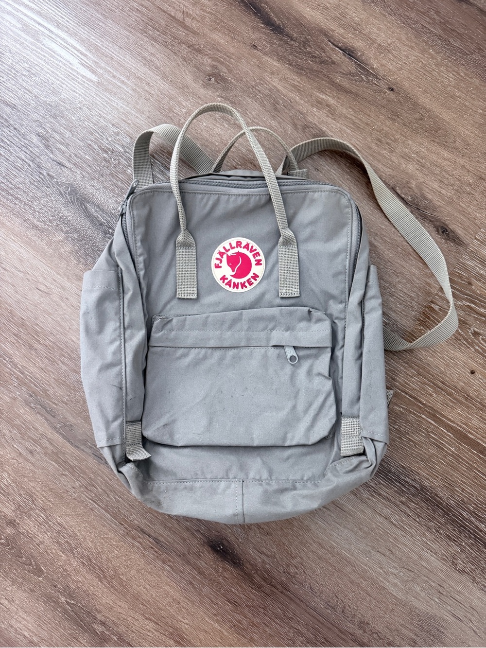 Fjallraven Kånken Mini Backpack in Light Gray